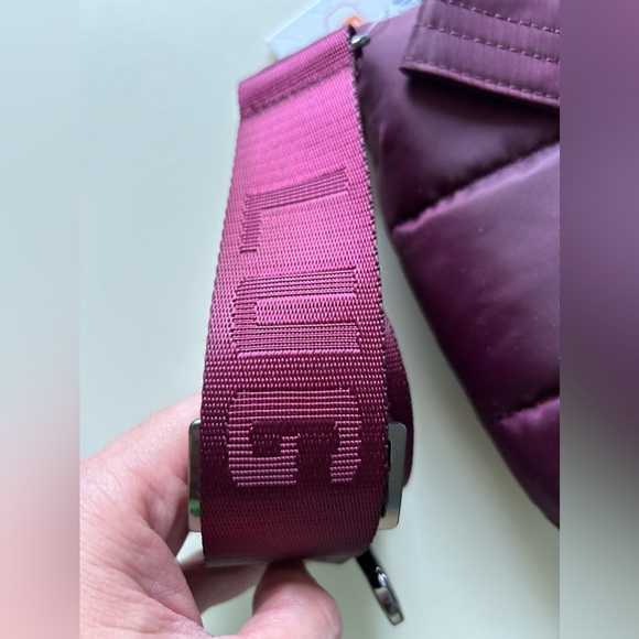 LUG MOONWALK CROSSBODY BAG WINE NWT - Picture 7 of 7